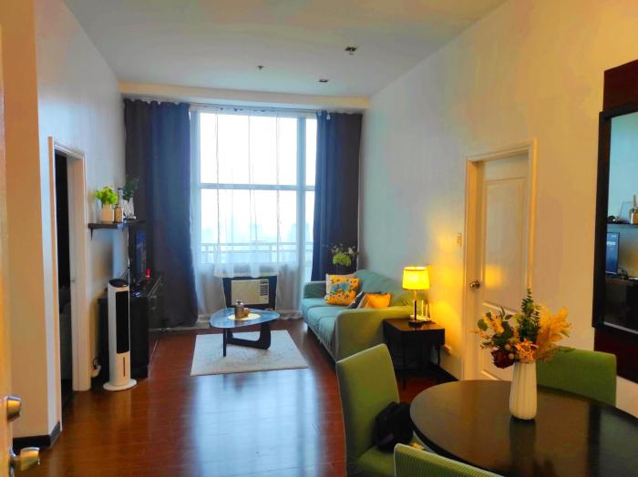 Big 2 Bedroom with 4 Balconies - View of Skyline, Manila Bay, Sunset