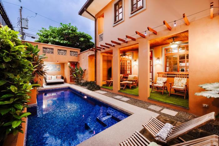 Relaxing Tropical Villa Near the Beach