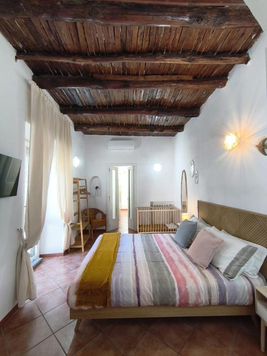 Regina Partenope Home