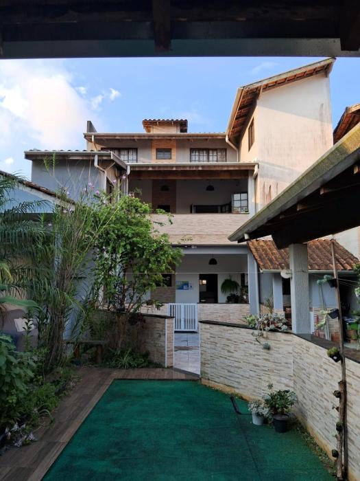 Sobrado Confortável para Família na Praia do Perequê Açú