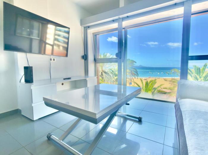 Beachfront Stunning Views