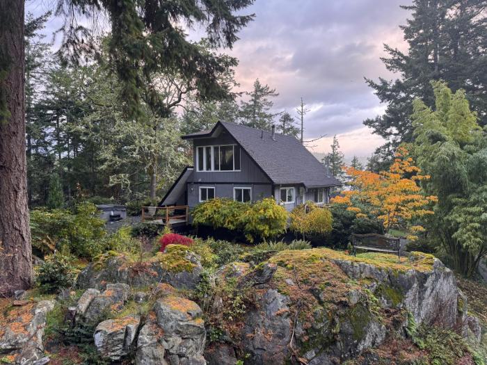 Private cottage in Metchosin close to Victoria