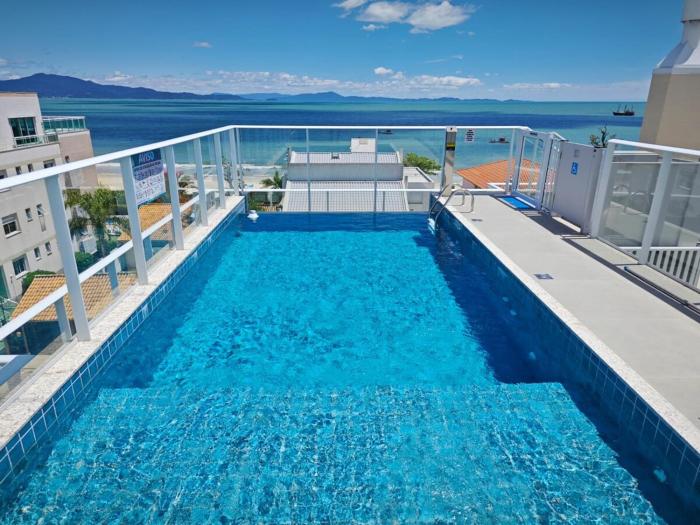 C134 Ap top de 2 quartos com piscina a metros da praia