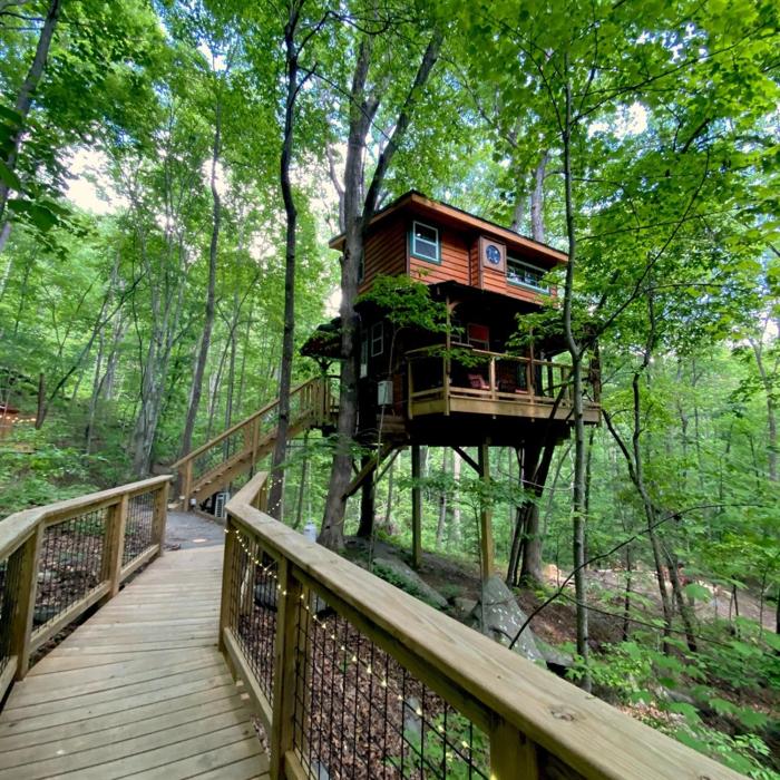 Magical Treehouse Romantic Hot Tub and Sauna