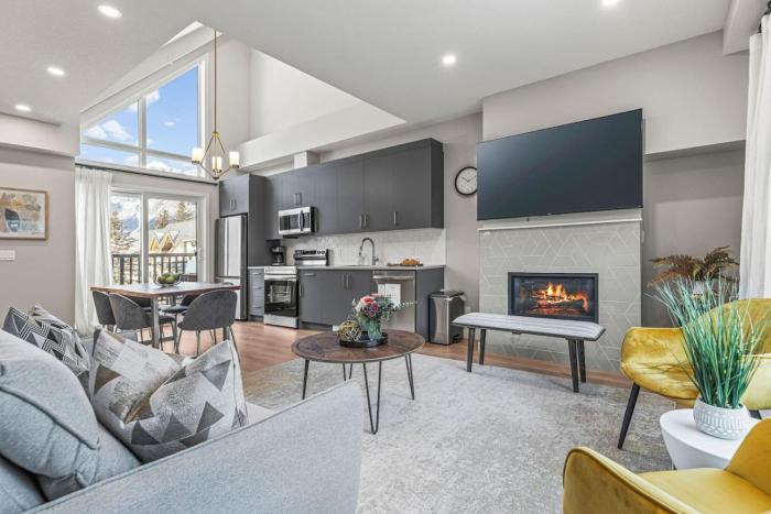 3BR with Stunning Views Self Check-In and Free Parking