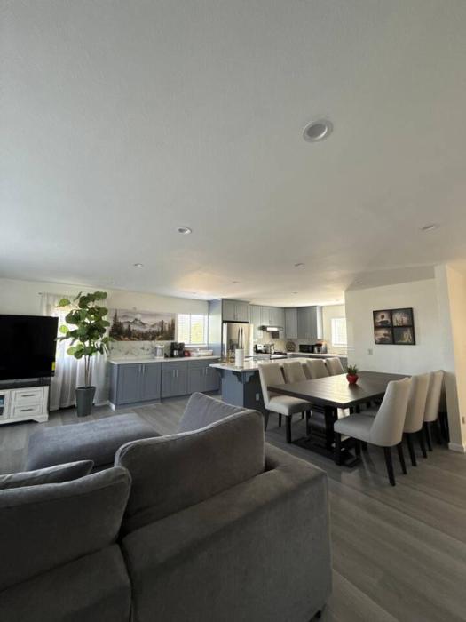 Newly Renovated Lakefront with Dock