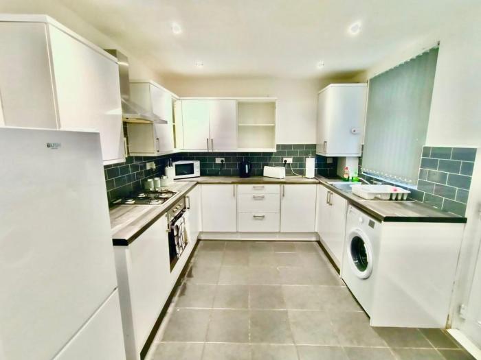 Cosy 4 Bedroom Liverpool Contractor & Family Stay