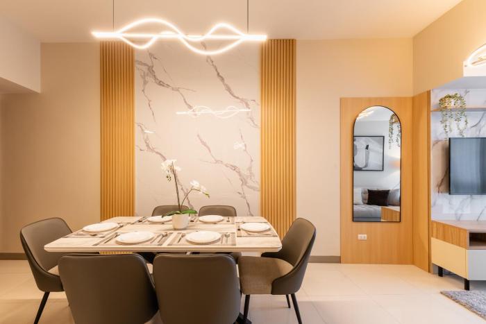 Spacious 3 BR in Uptown Parksuites, BGC Fast Wi Fi Washer