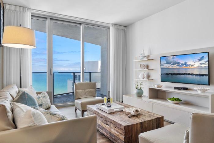 Luxury 22nd floor unit with ocean view