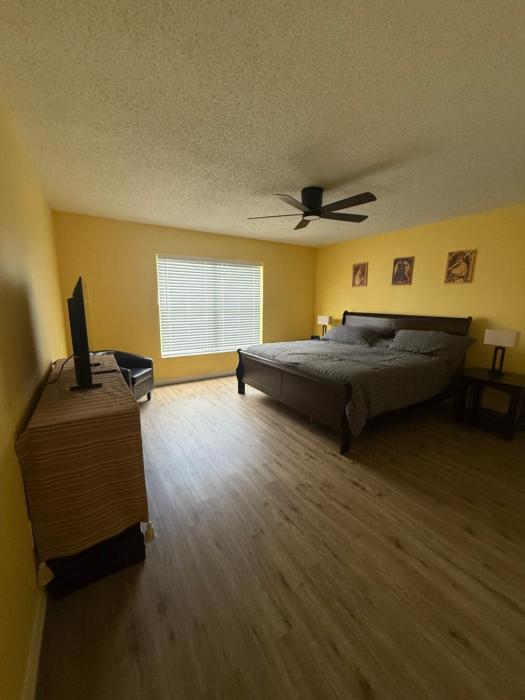 Sunny Orlando Oasis - Cozy 2 Bedroom house near Disney