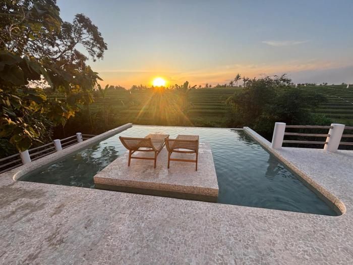 3BR 6 person luxury spacious brand new Family Villa with Rice Field and Sunset Views - Kedungu