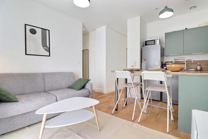 Beautiful renovated two-bedroom apartment - Villeurbanne