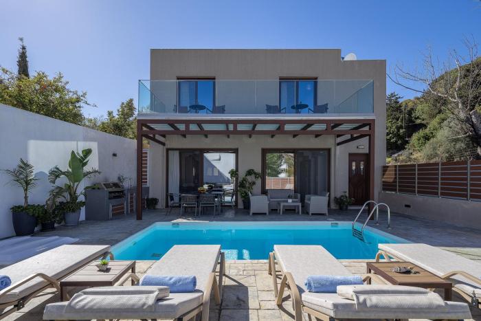 Villa Fotinou Heated Pool & Free Bikes awaits