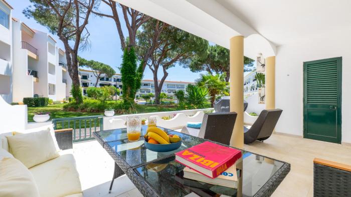 Lounge Garden Apartment