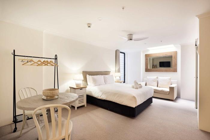 Queen Bed Studios with Sofa at Manly - 3min walk to Corso & Manly Beach