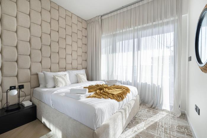 Deluxe Binghatti Suites by Hostiva - Burj View