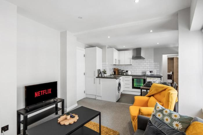 Top Floor 2 x bed apartment, Bright, by the The Pier