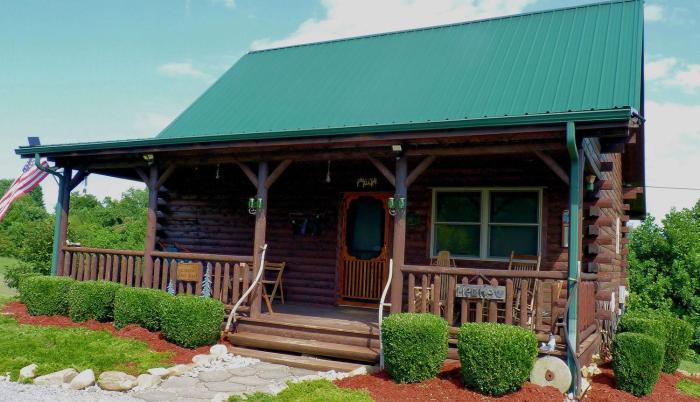Rustic Log Cabin For a Group Getaway near Lake Cumberland in Kentucky