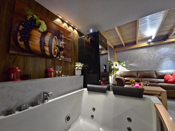 Warm Private JACUZZI Apartment - TBILISI by N A T Suite