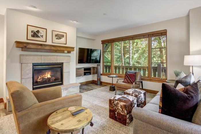 Premium 2 Bedroom Condo in Arrowhead Village! condo