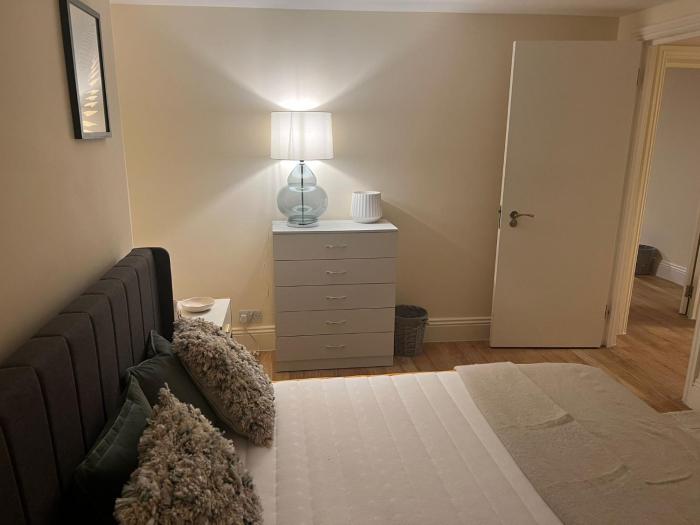 Riverside 2 Bedroom Apartment - Central Location