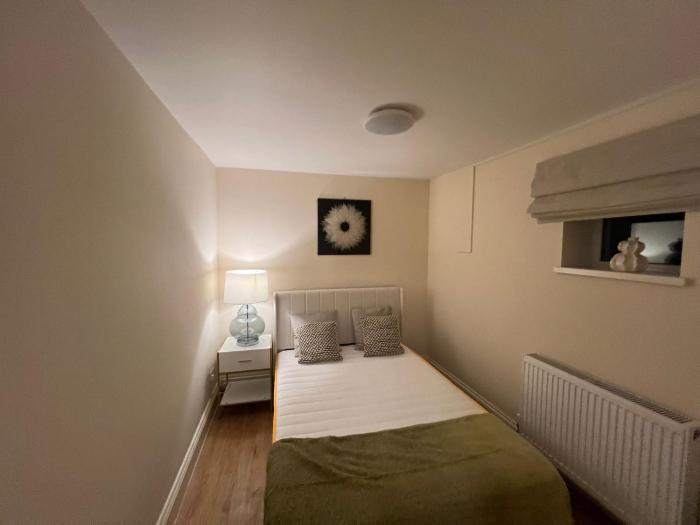 Cozy & Chic 2BR Teddington Apartment Central Location