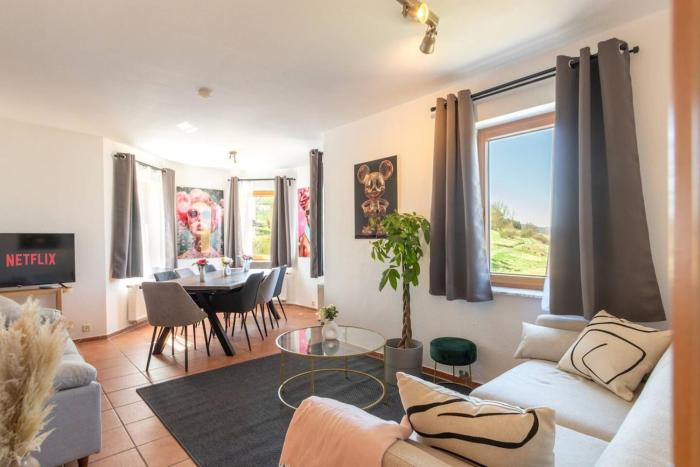 Living between heaven and forest