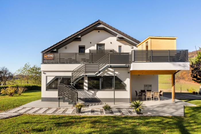 Apartmaji Kunej pod Gradom with sauna