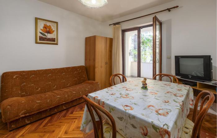 Beautiful Apartment In Porec With Wifi