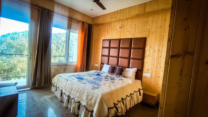 Oak sunlight Restaurant & Provides Famous Gadwali food #family preferred #best stay in Mussoorie