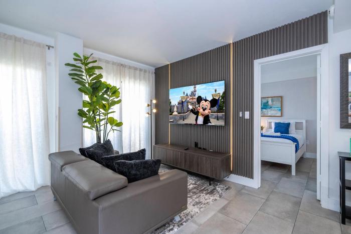 Modern 2BR Near Universal
