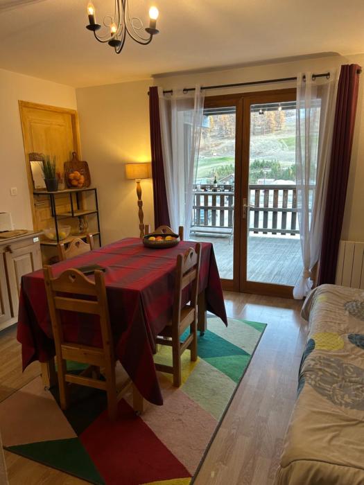 Studio Montgenèvre pied des pistes et commerces