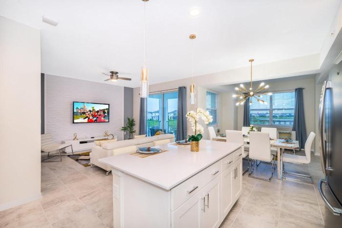 3131-202JQ STOREY LAKE, CONDO 22 LAKE VIEW