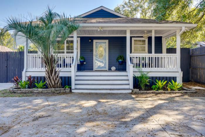 Coastal Convenience! Mt Pleasant Gem 2 Mi to Ocean