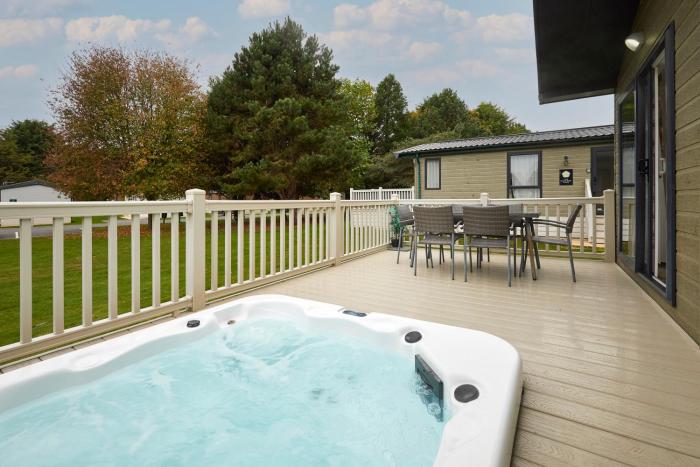 Audley Lodge with Hot Tub