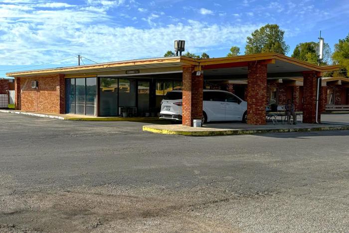 OYO Hickory House Inn