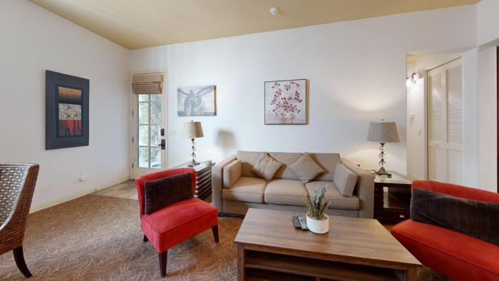 LV110 Secluded Downstairs 1 Bedroom Legacy Villa