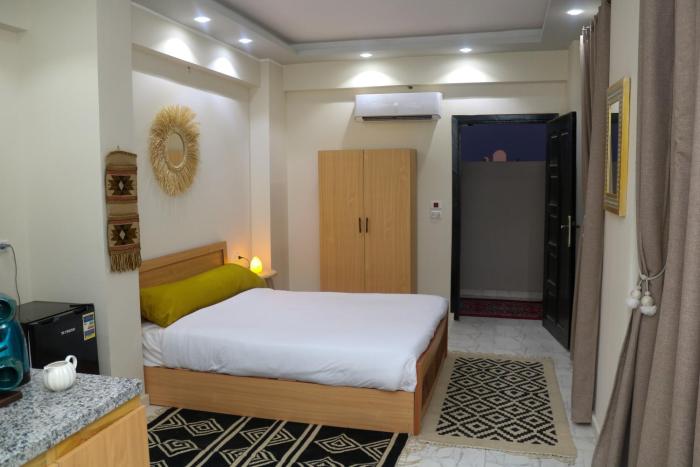 Luxury Arabic Romantic Studio with its own large private Roof Terrace 15 mins from El Gouna
