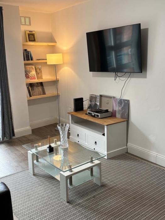 Central & Rare AntiqueQuarter