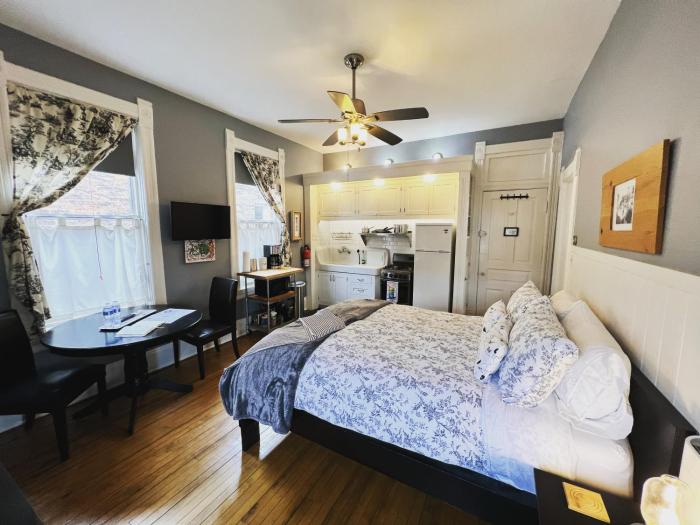 iKlektik House Robin