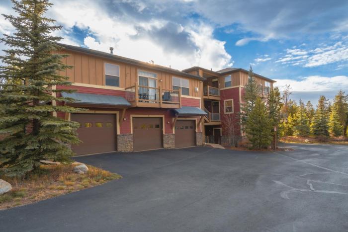 Meadow Ridge Mountain Views 8 minutes from Basecamp