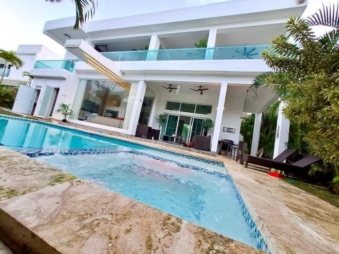Modern Villa in Oceanfront Sosua Ocean Village