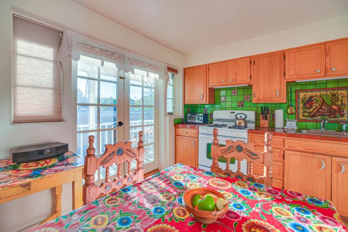 Walk to Santa Fe Plaza Historic Eastside Retreat