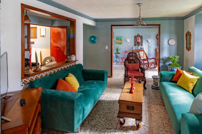 Artful and Quiet Pause in Santa Tecla and BBQ garden