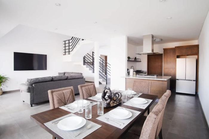 Modern House with Jacuzzi & Grill 3BR