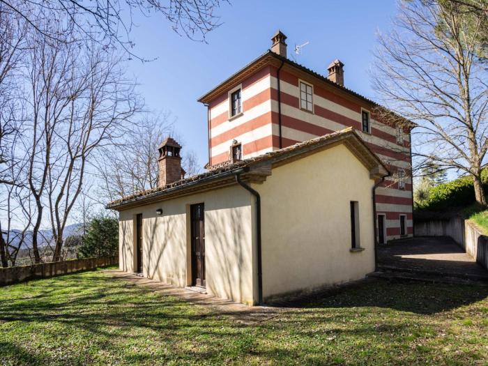 Mansion in Citerna with Pool & Garden