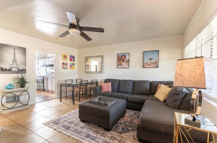 *Free Parking near Strip Cozy 2Br home Side: A