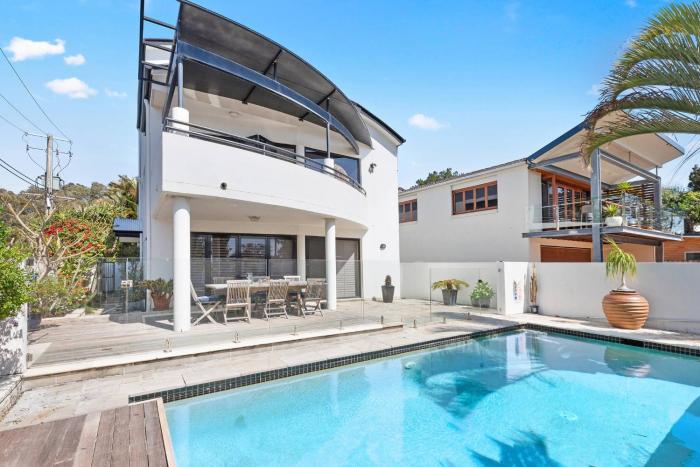 Luxurious Beachside Oasis with Ocean Views | Pool