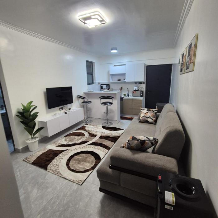 Modern, Spacious And Stylish 1 Bedroom Apartment With Resturant, Wi-Fi, Balcony, City Views & Workspace in Nairobi