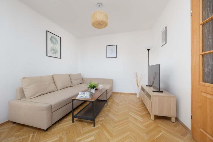 Wola Spacious 3-bedroom Apartment Close to the Metro by Noclegi Renters
